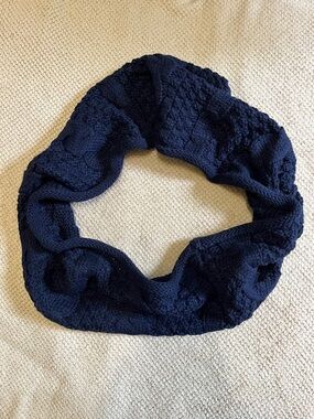 NWT CHERIE BLISS navy blue knit infinity scarf